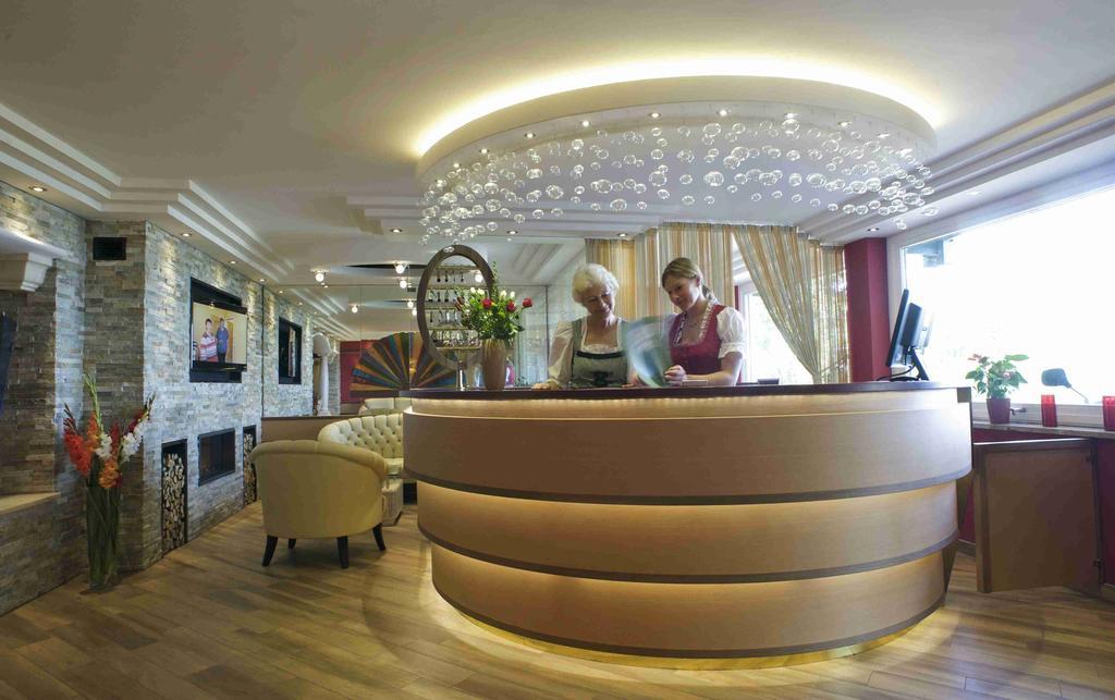 Hotel Irmgard Strass im Attergau Luaran gambar
